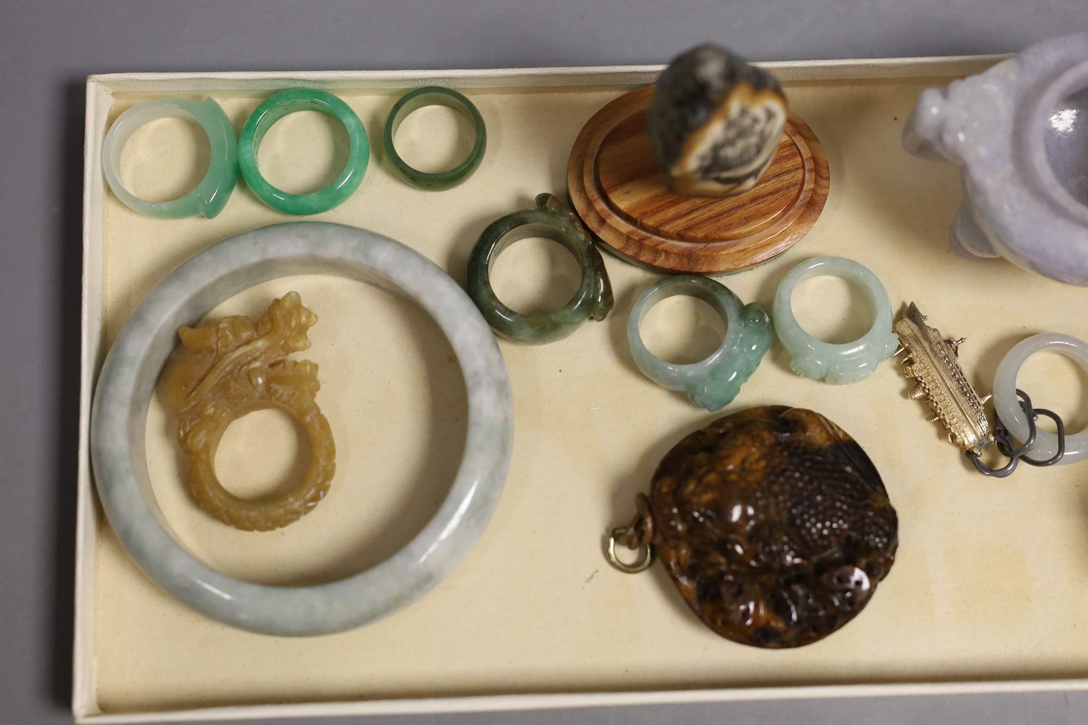 A group of Chinese jadeite rings, a censer and other carvings